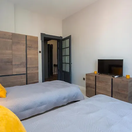 Apartment Urban Elegance