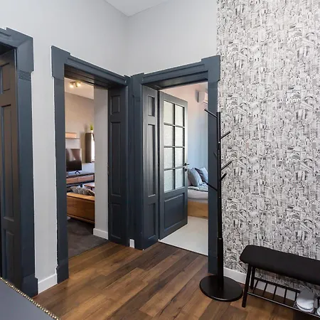 Apartment Urban Elegance