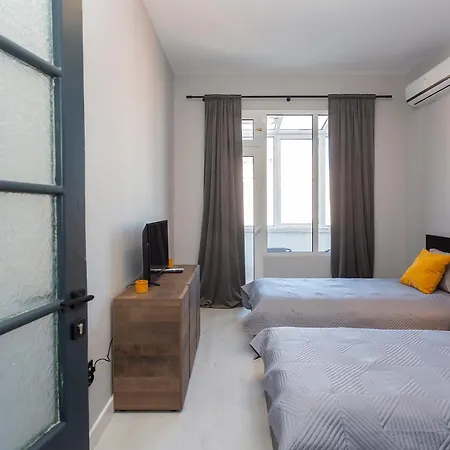 Urban Elegance Apartment *