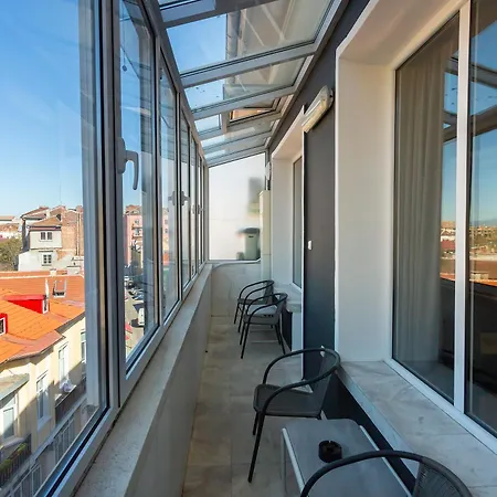 Urban Elegance Apartment *