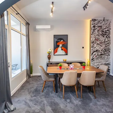 Apartment Urban Elegance